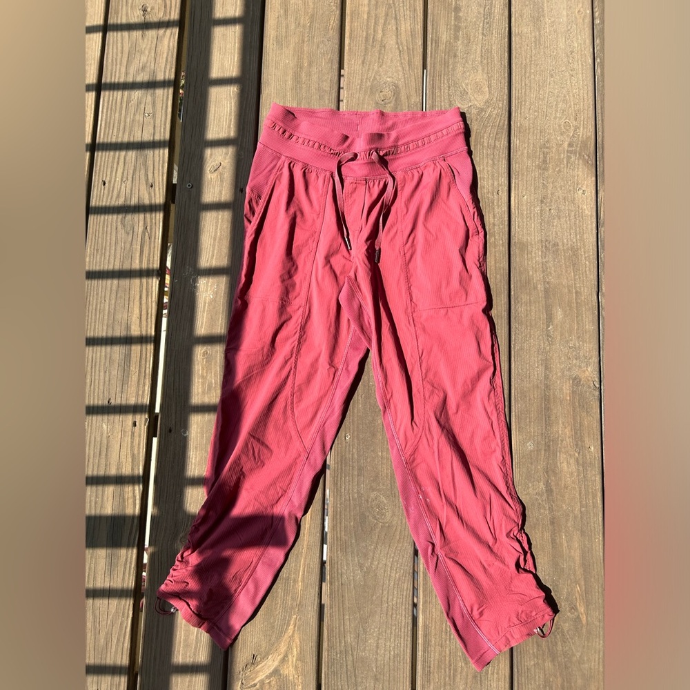 Lululemon Dance studio crop